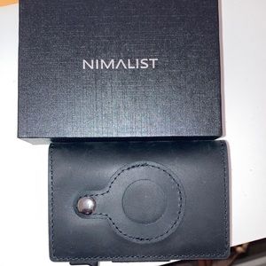 Comparable wallet for Apple air tag. Brand new! Never used!